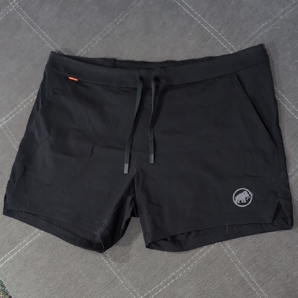 Mammut Black Athletic Shorts Lightweight Performance Design